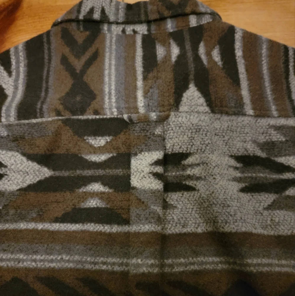 Patterned button up shirt - Picture 5 of 10